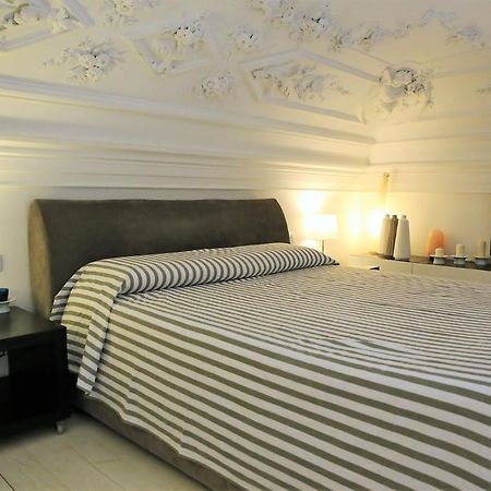 Suite Il Letto Sotto Il Tetto Catania Exterior photo