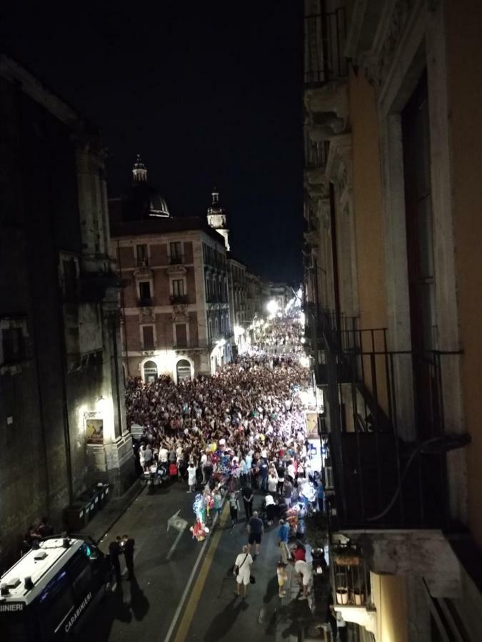 Suite Il Letto Sotto Il Tetto Catania Exterior photo