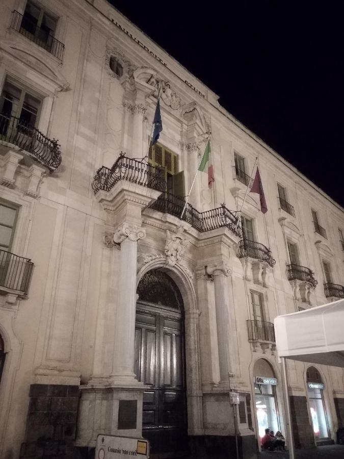 Suite Il Letto Sotto Il Tetto Catania Exterior photo